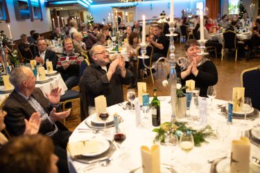 Die Weigander feiern im Kräuterhotel Heidejäger in Mulmshorn ihre Weihnachtsfeier.