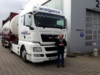 Günter Gall mit seinem MAN TGX 440