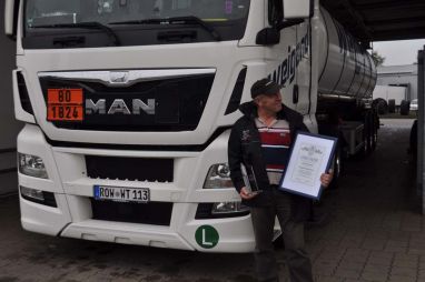 Weigand-Award-2016-17.jpg