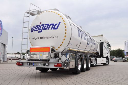 Neuer LKW der Firma Weigand-Transporte