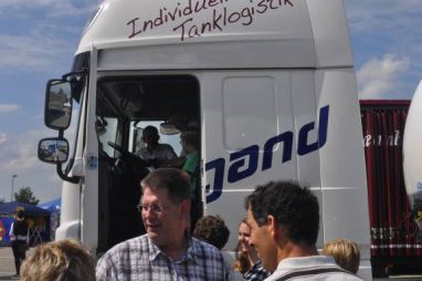 Viel Besuch am Stand von Weigand-Transporte