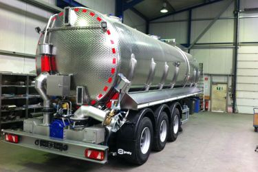 Entsorgungstankwagen der Firma Weigand-Transporte