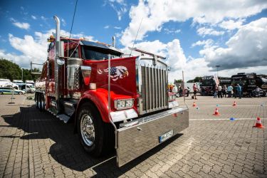 Entsorgungstankwagen der Firma Weigand-Transporte