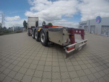 Neue 20’-Tankcontainer-Fahrgestelle mit Pumpe