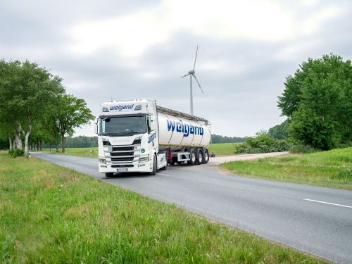 LKW der Firma Weigand-Transporte