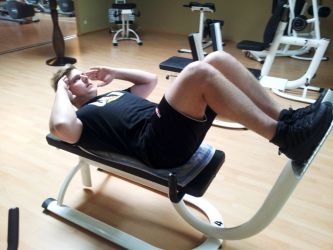 Berufskraftfahrer von Weigand-Transporte trainiert im Fitnessstudio.