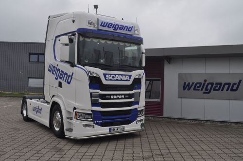 Topausgestattete LKW sind ein Modul des Modulkataloges Fahrerwertschätzung bei Weigand-Transporte.